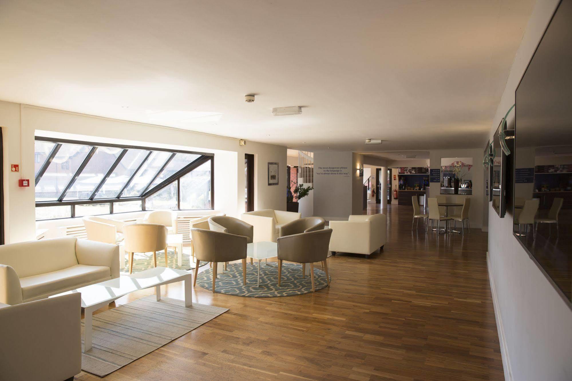 Cim Business Centre Otel Maidenhead Dış mekan fotoğraf